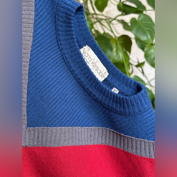 Versace - Picture 2 of 3